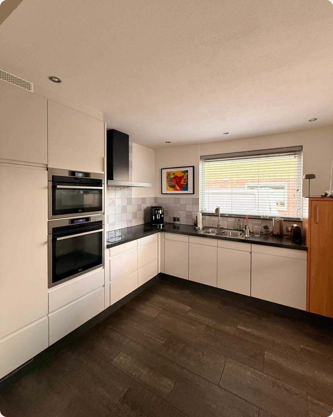 Na: Instagram-post van Kitchen Perfect: 𝐋𝐞𝐬𝐬 𝐢𝐬 𝐦𝐨𝐫𝐞. 𝐄𝐧 𝐝𝐚𝐭 𝐳𝐢𝐞 𝐣𝐞 𝐡𝐢𝐞𝐫.🤩