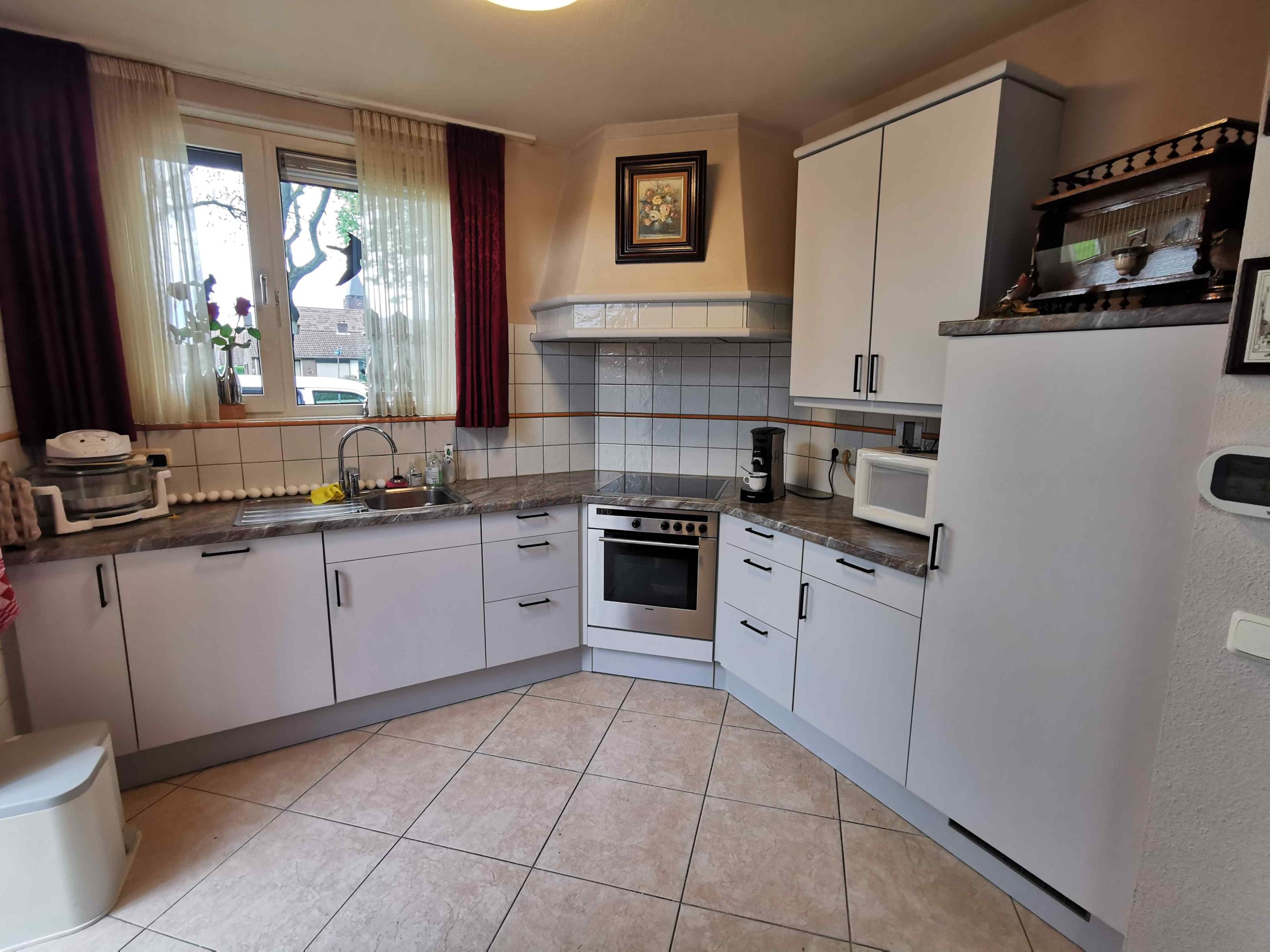 Keukenombouw wrappen en nieuwe fronten: de keuken na de renovatie