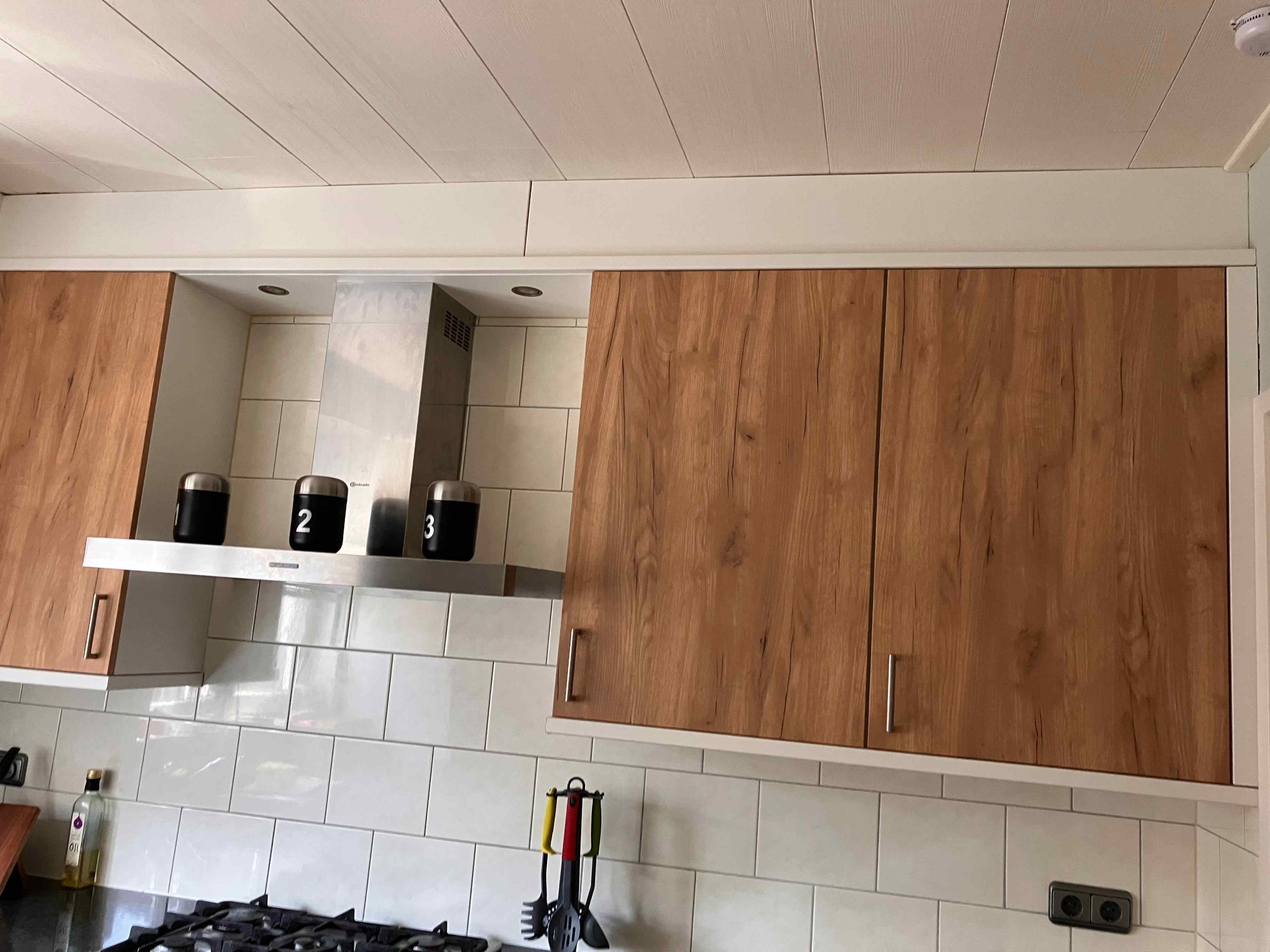 Keukenkleuren combineren met houtlook: de keuken na de renovatie