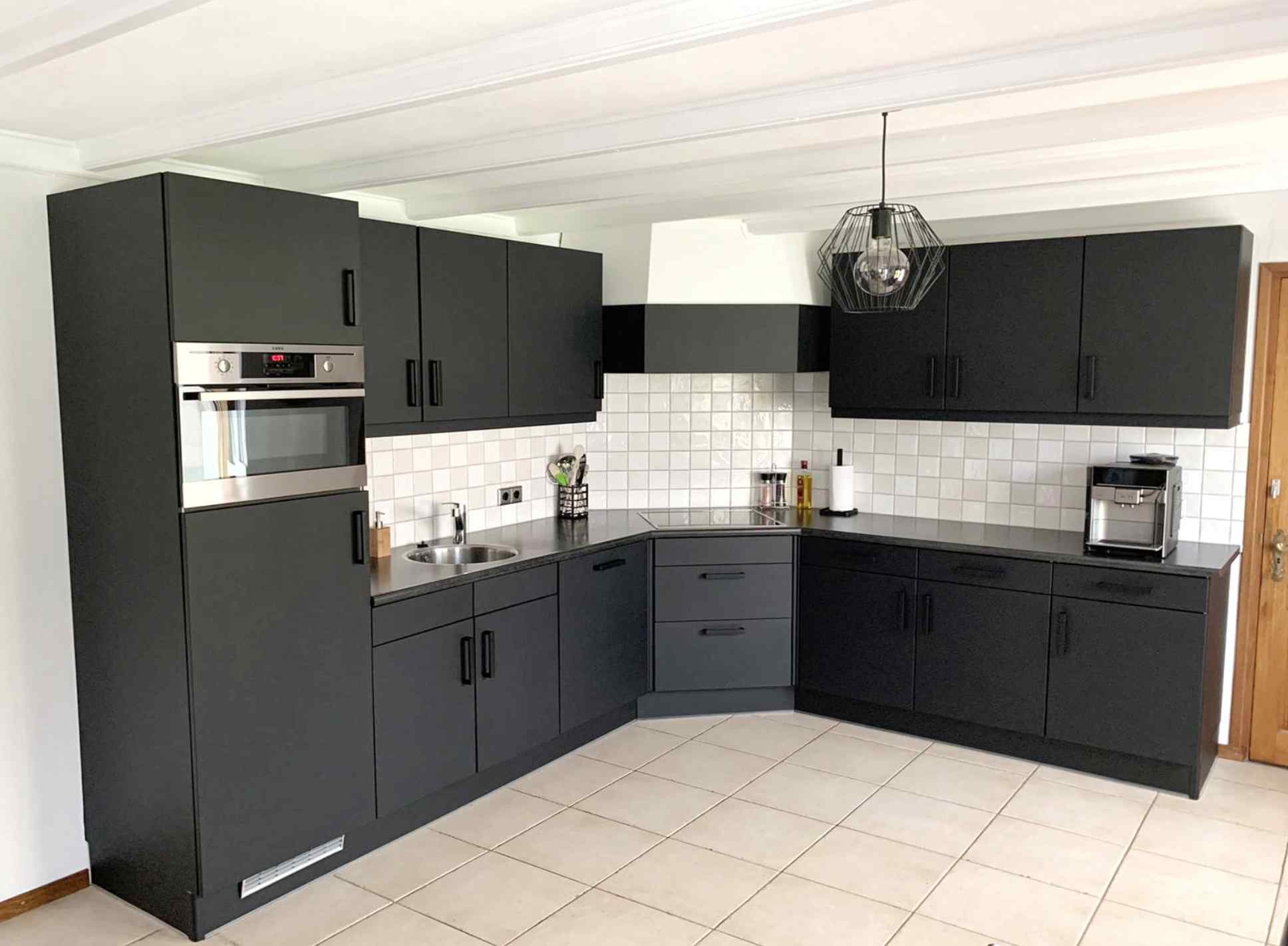 Keukenfronten vervangen en afzuigkap aanpassen: de keuken na de renovatie