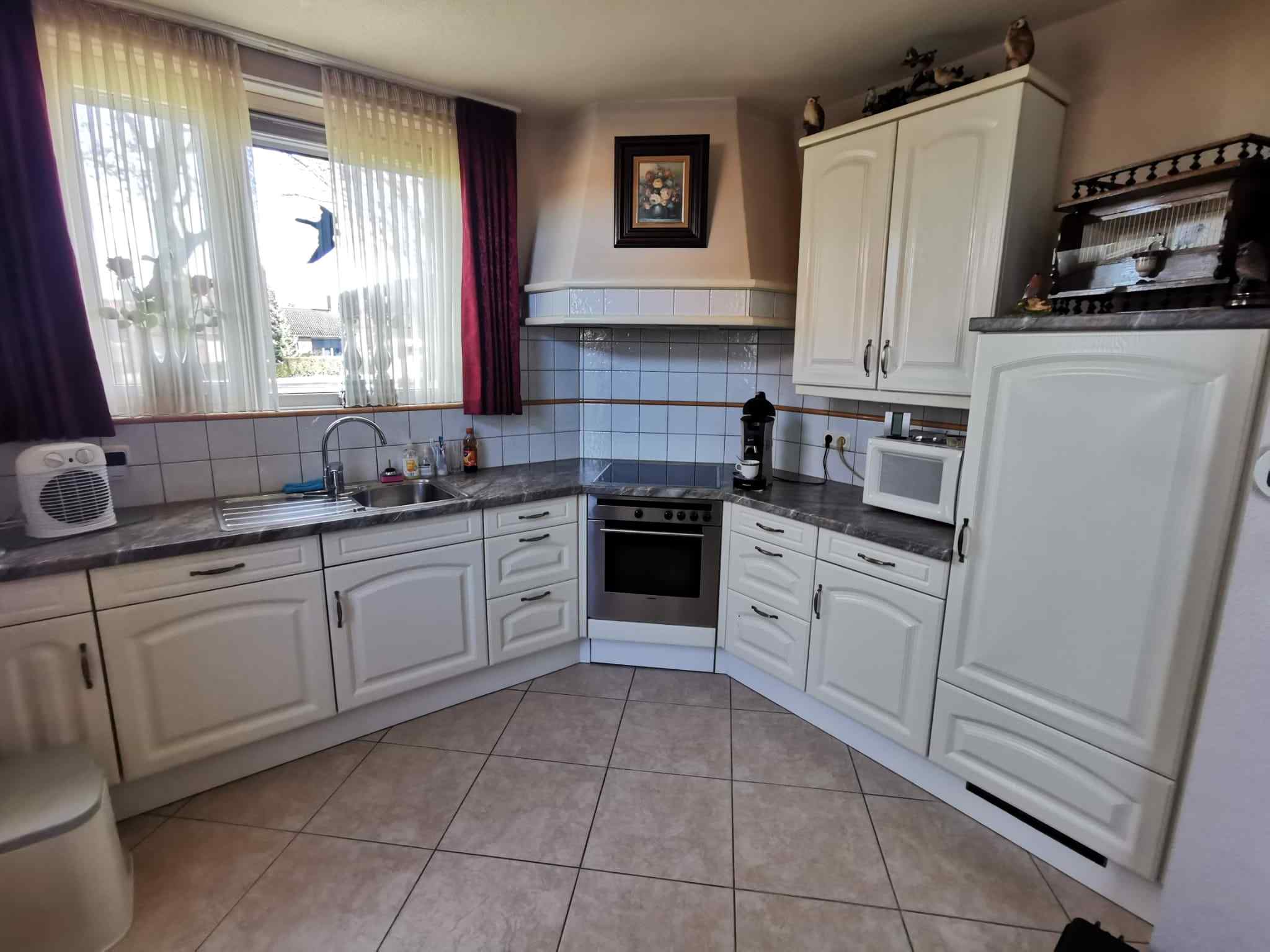 Keukenombouw wrappen en nieuwe fronten: de keuken vóór de renovatie
