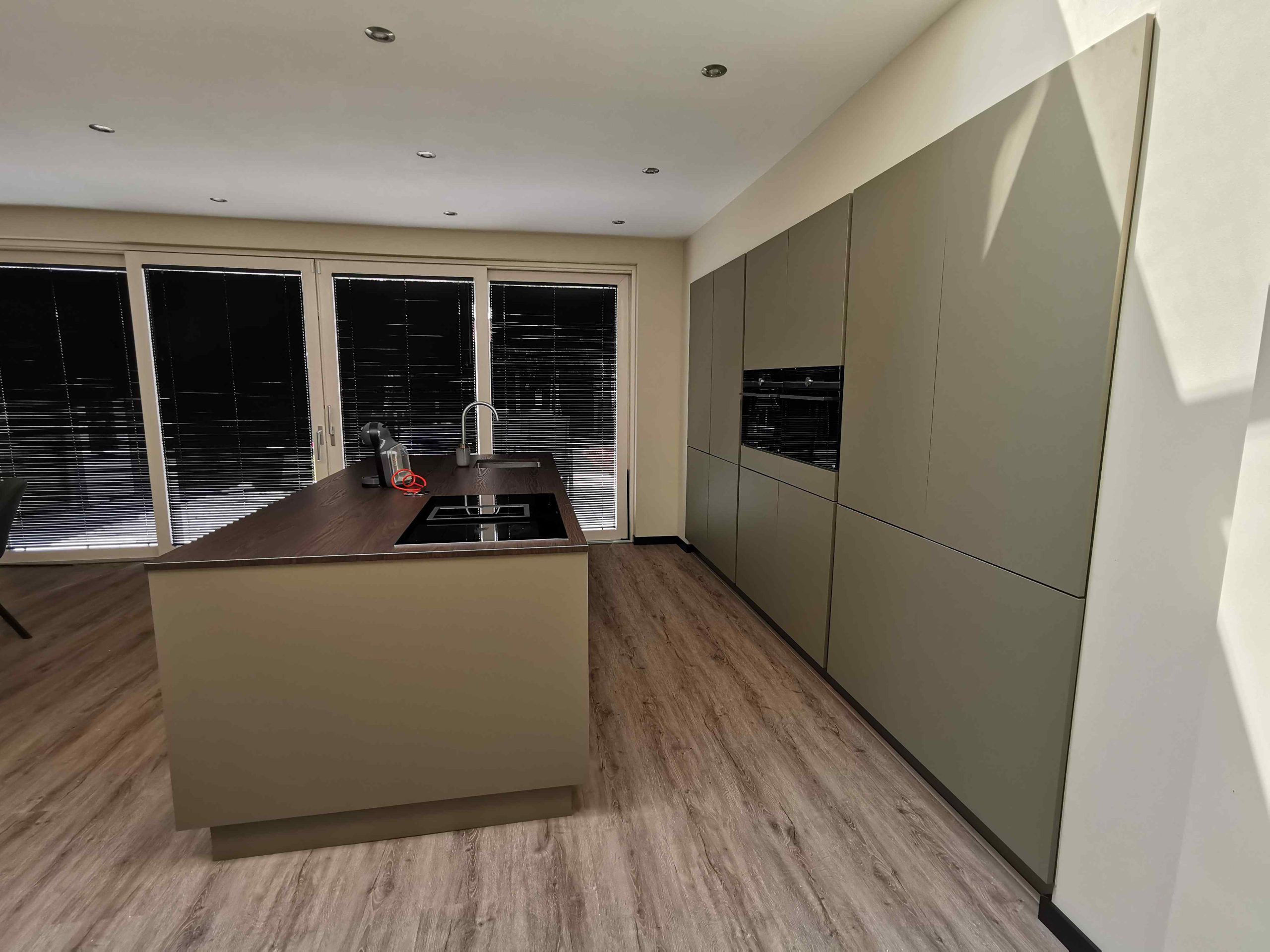 Keuken inclusief aanrecht wrappen: na de renovatie