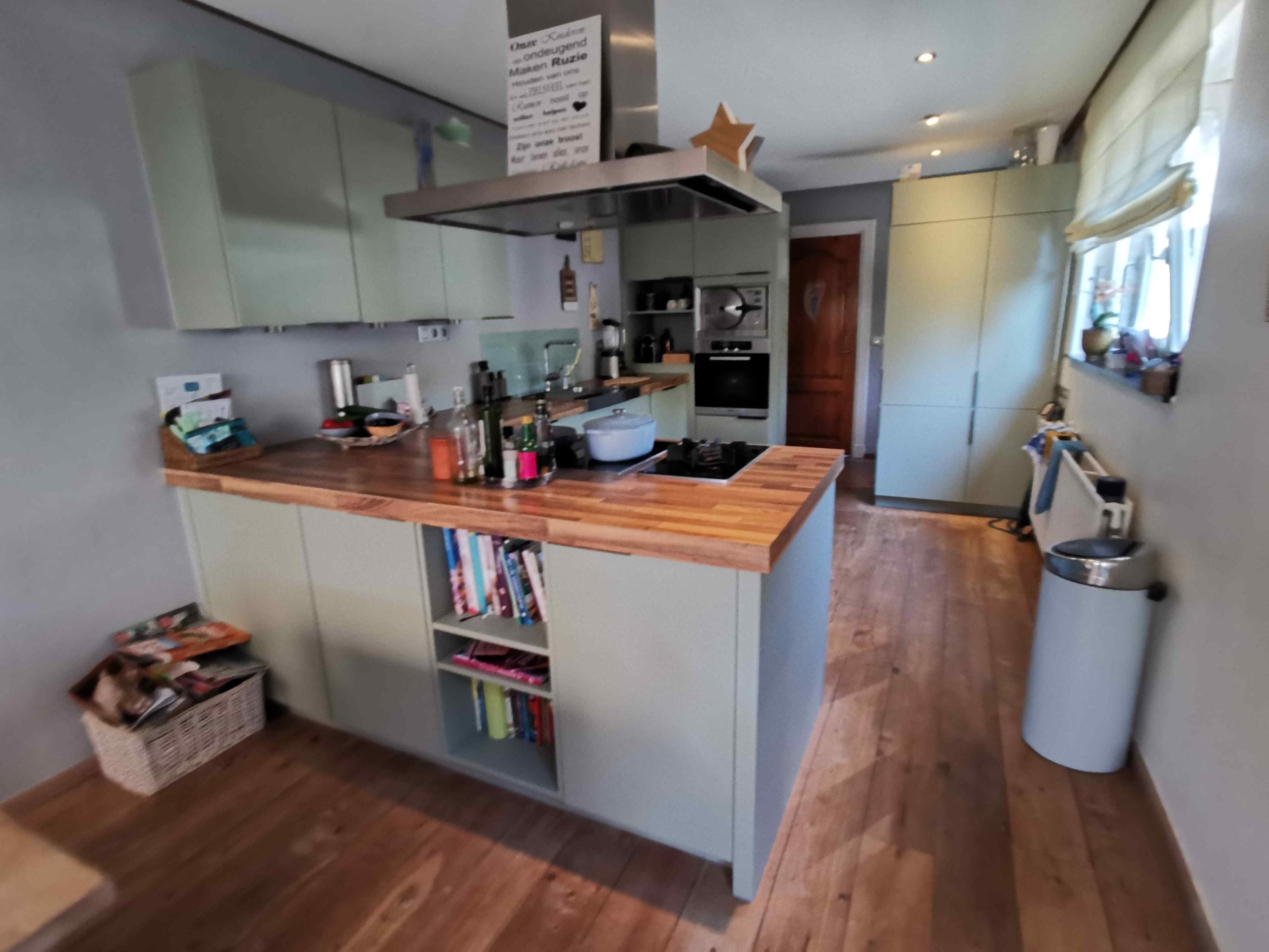 Keuken in pastelkleuren renoveren: de keuken na de renovatie