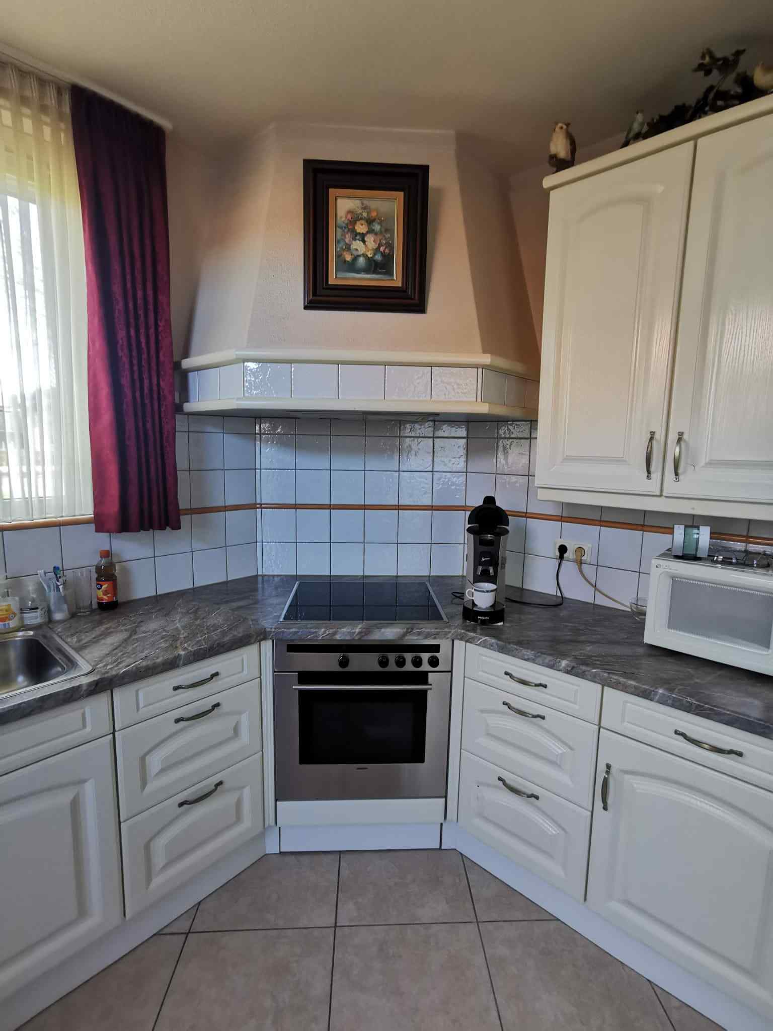 Keukenombouw wrappen en nieuwe fronten: tijdens de renovatie