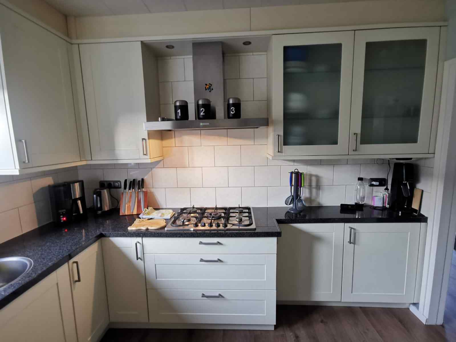 Keukenkleuren combineren met houtlook, foto 1