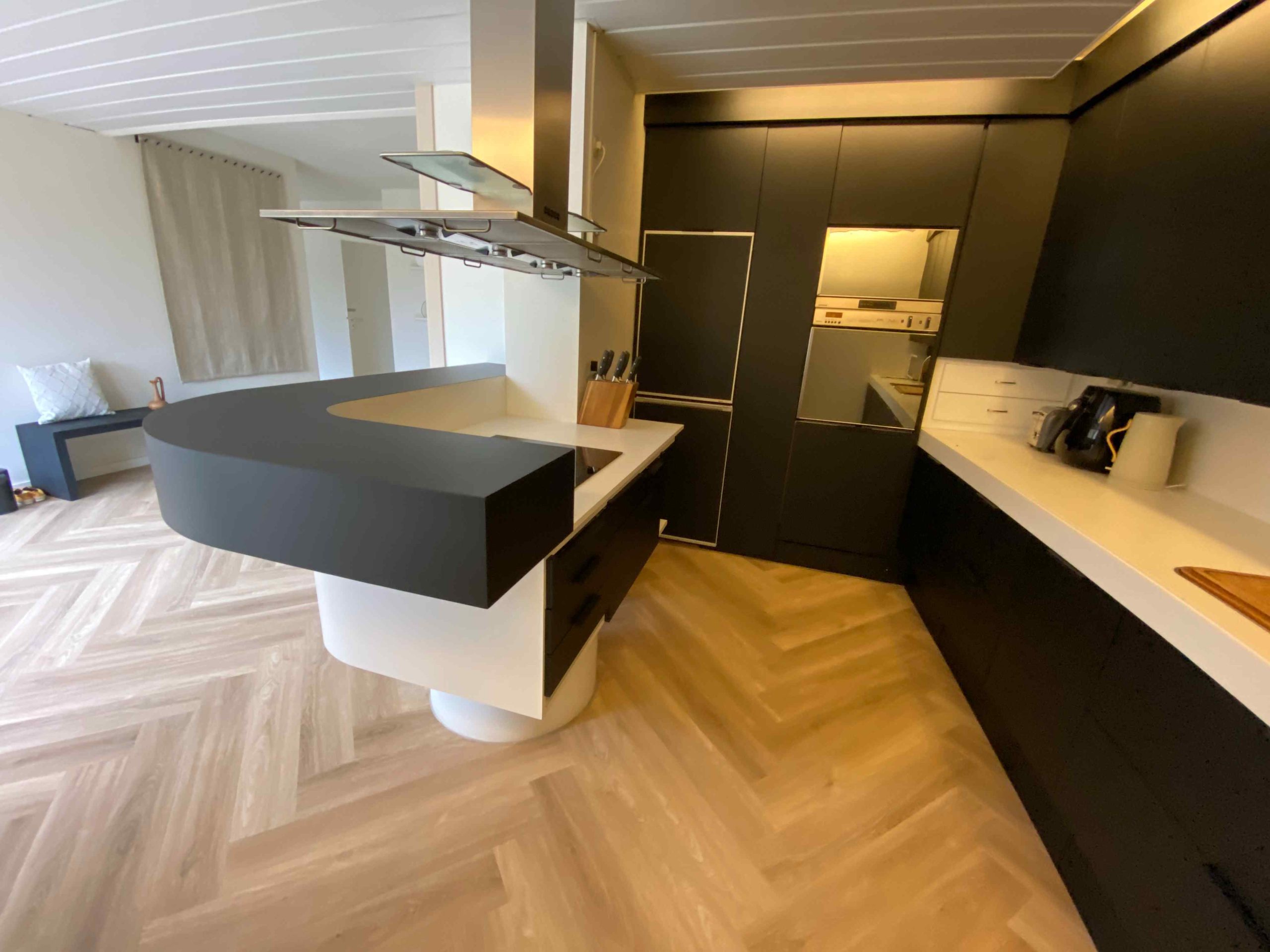 Keuken zwart wrappen: na de renovatie
