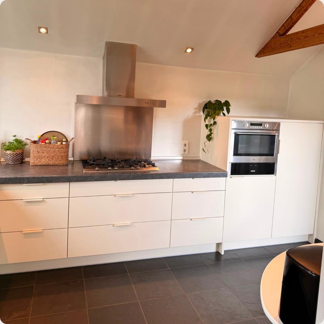 Na: Instagram-post van Kitchen Perfect: 𝐌𝐨𝐝𝐞𝐫𝐧𝐞 𝐓𝐫𝐚𝐧𝐬𝐟𝐨𝐫𝐦𝐚𝐭𝐢𝐞 ✨