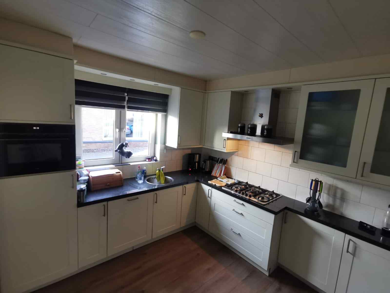 Keukenkleuren combineren met houtlook: voor de renovatie