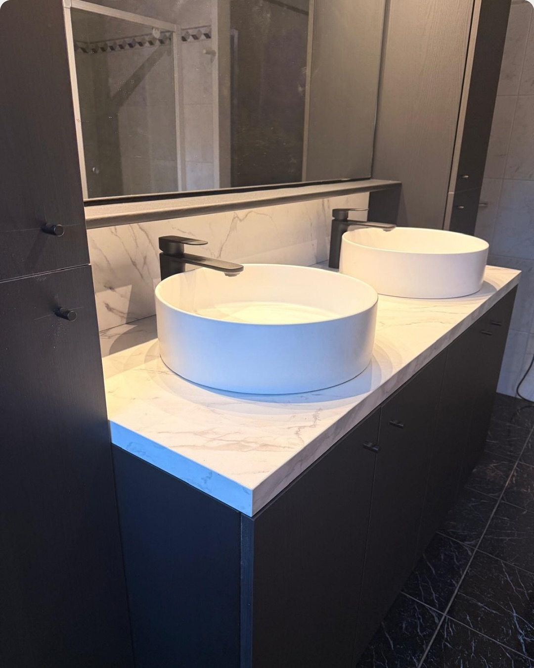 Na: Instagram-post van Kitchen Perfect: 𝐍𝐢𝐞𝐭 𝐚𝐥𝐥𝐞𝐞𝐧 𝐤𝐞𝐮𝐤𝐞𝐧𝐬 𝐯𝐞𝐫𝐝𝐢𝐞𝐧𝐞𝐧 𝐞𝐞𝐧 𝐦𝐚𝐤𝐞-𝐨𝐯𝐞𝐫!😍