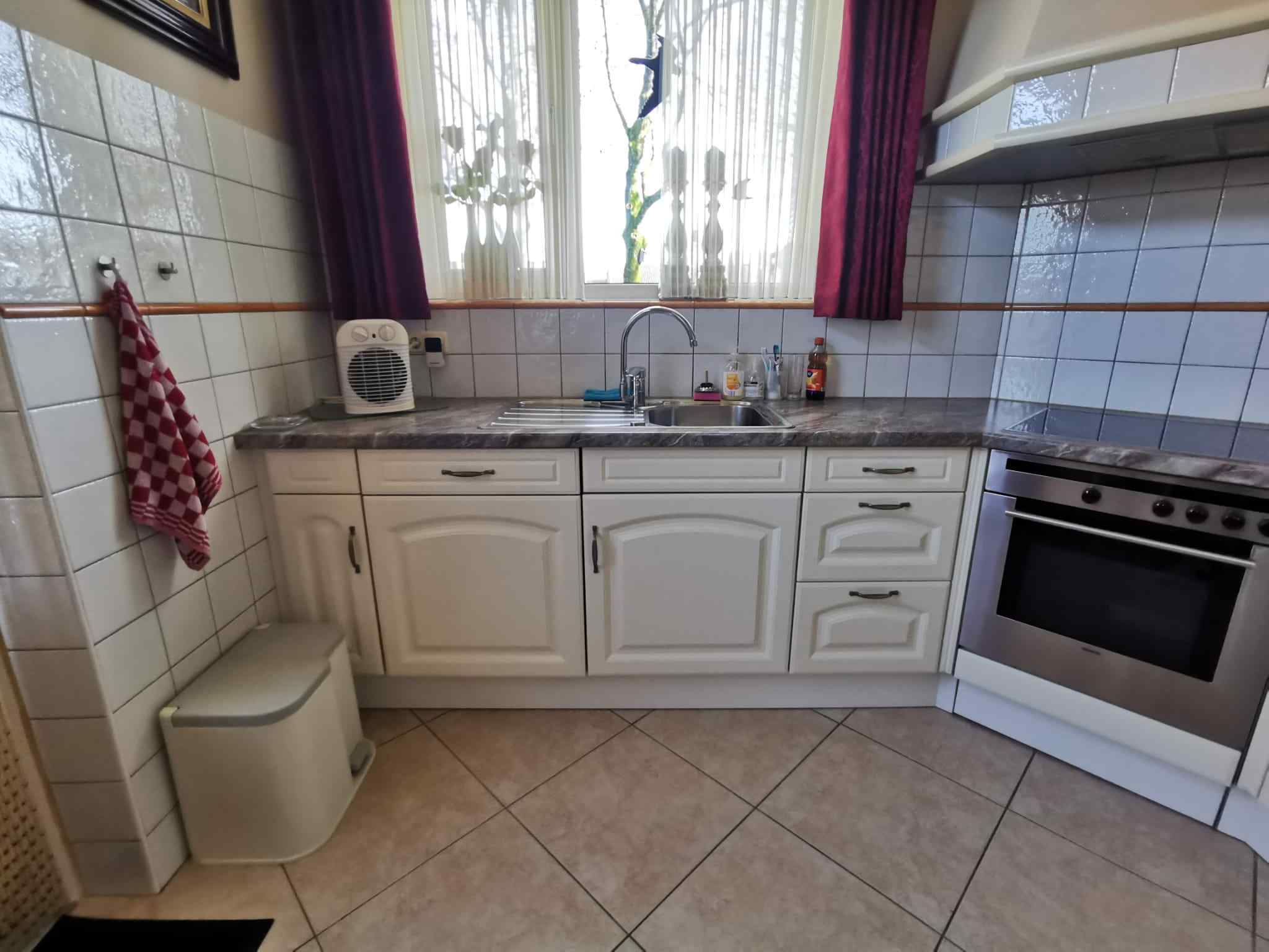 Keukenombouw wrappen en nieuwe fronten: voor de renovatie