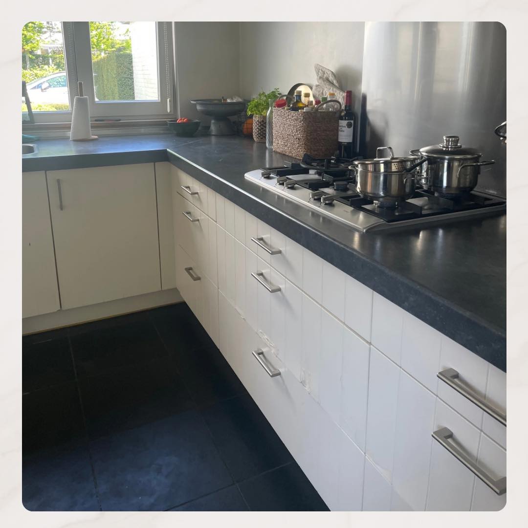 Voor: Instagram-post van Kitchen Perfect: 𝐌𝐨𝐝𝐞𝐫𝐧𝐞 𝐓𝐫𝐚𝐧𝐬𝐟𝐨𝐫𝐦𝐚𝐭𝐢𝐞 ✨