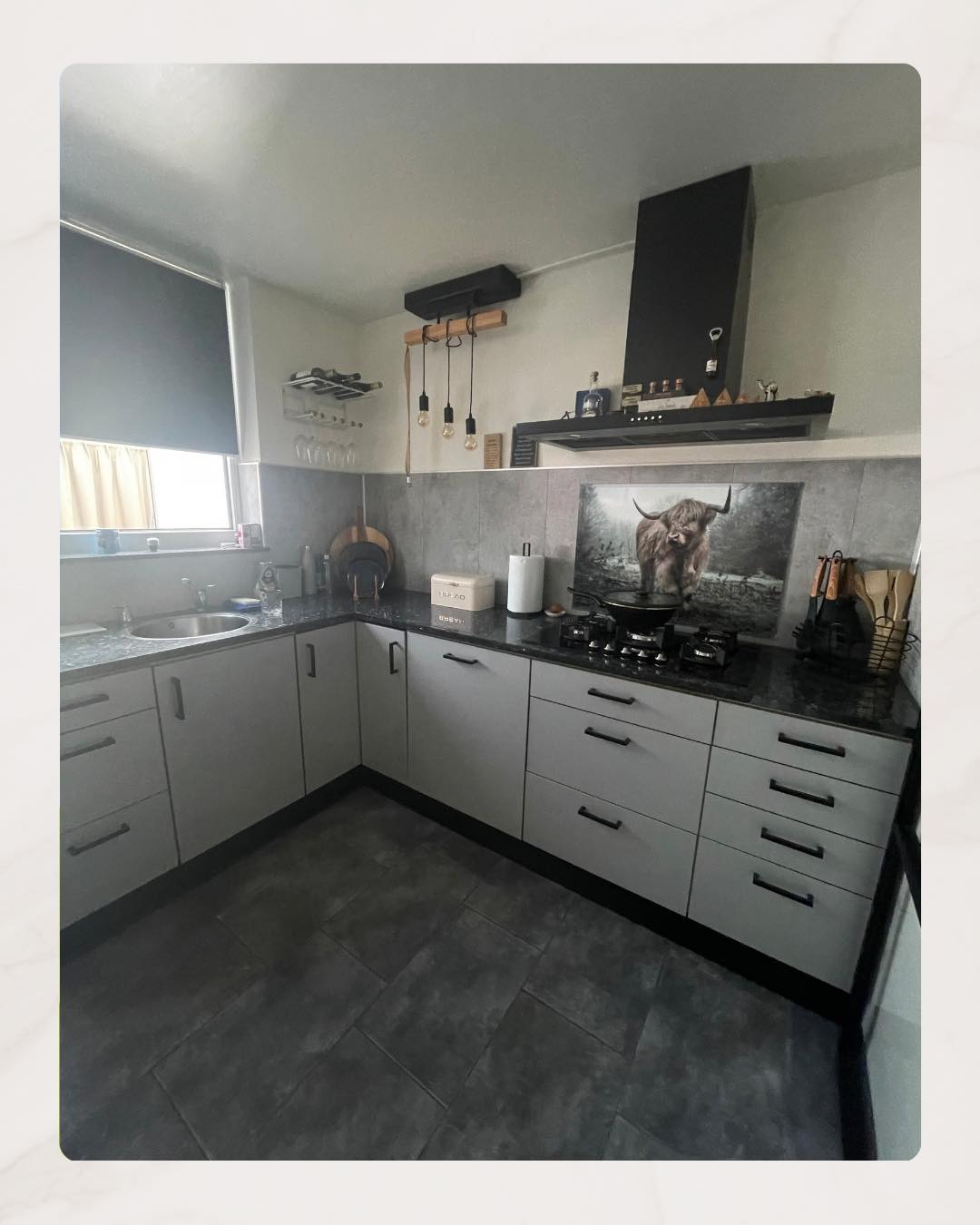 Voor: Instagram-post van Kitchen Perfect: 𝐖𝐚𝐫𝐦𝐭𝐞 𝐝𝐢𝐞 𝐝𝐞 𝐡𝐞𝐥𝐞 𝐤𝐞𝐮𝐤𝐞𝐧 𝐯𝐞𝐫𝐚𝐧𝐝𝐞𝐫𝐭!🔥
