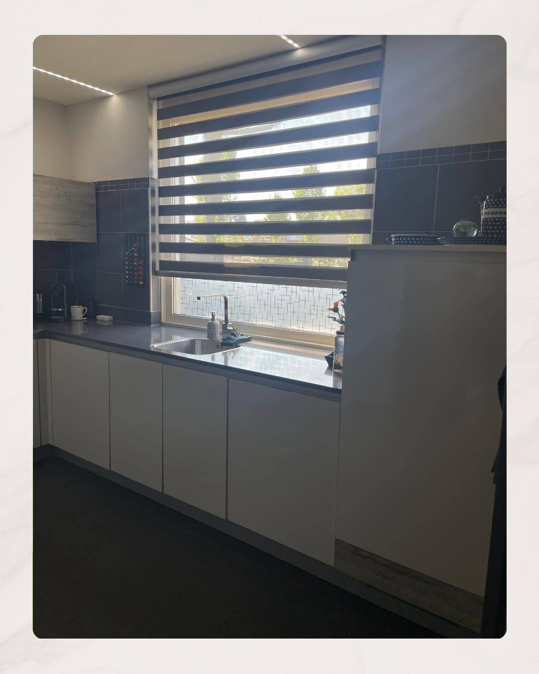 Voor: Instagram-post van Kitchen Perfect: 𝐄𝐞𝐧 𝐭𝐢𝐣𝐝𝐥𝐨𝐳𝐞 𝐦𝐚𝐤𝐞-𝐨𝐯𝐞𝐫!🤩